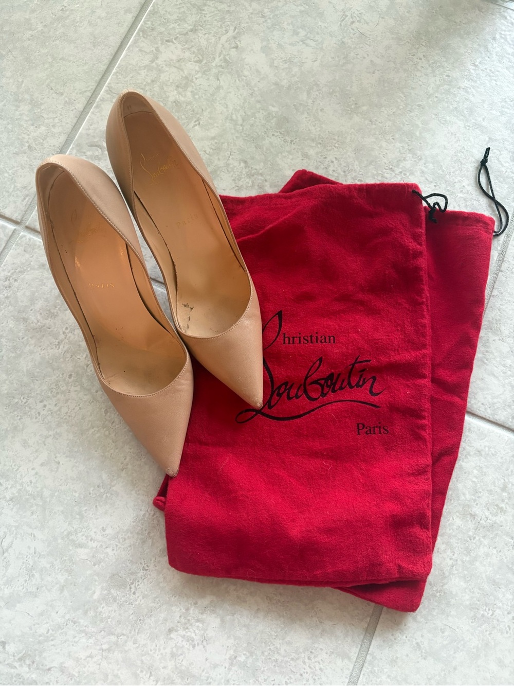 Christian Louboutin Nude Leather Pointed Toe Pumps Red Sole Heels 39